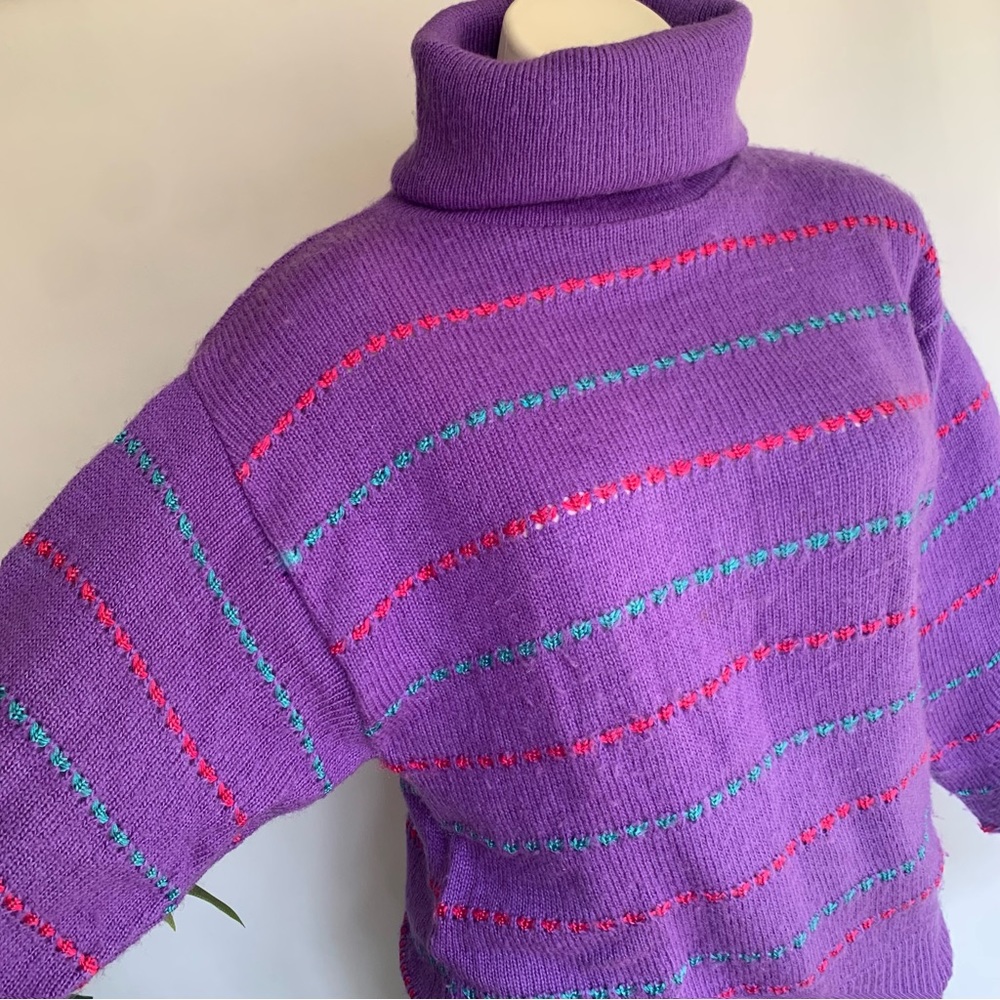 v i n t a g e :: Bold Embroidered Turtleneck Knit Sweater - Picture 10 of 11